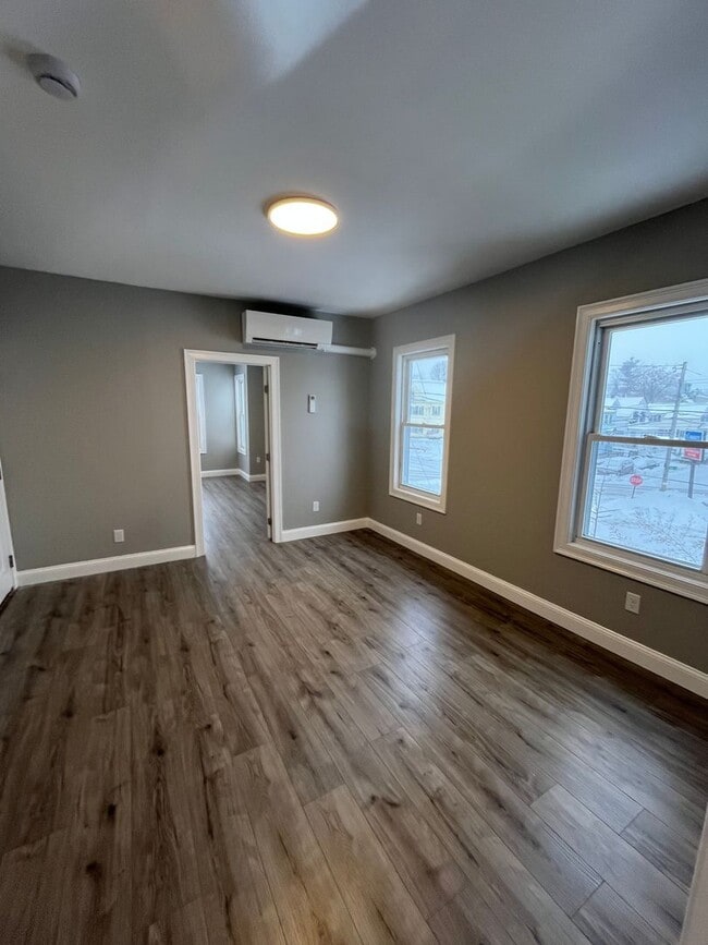 Building Photo - 66 Dalton St