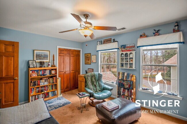 Building Photo - 1808 Lenora Dr