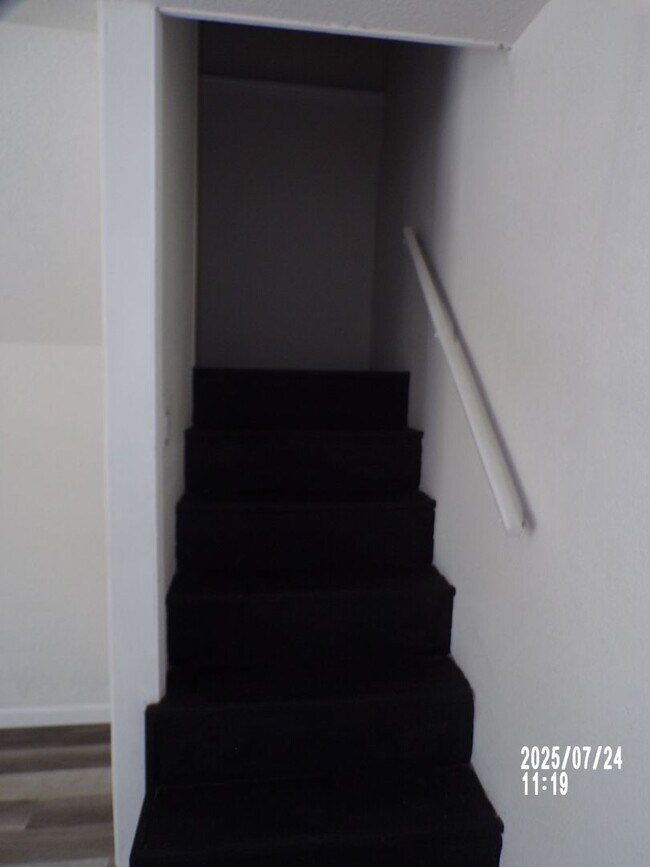Building Photo - Newly renovated! Pet Friendly! Centrally l...