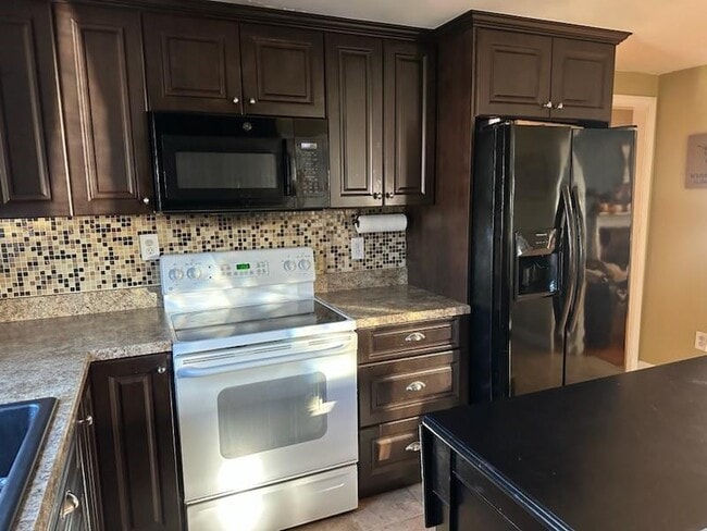 Building Photo - 30 Pocasset Ave