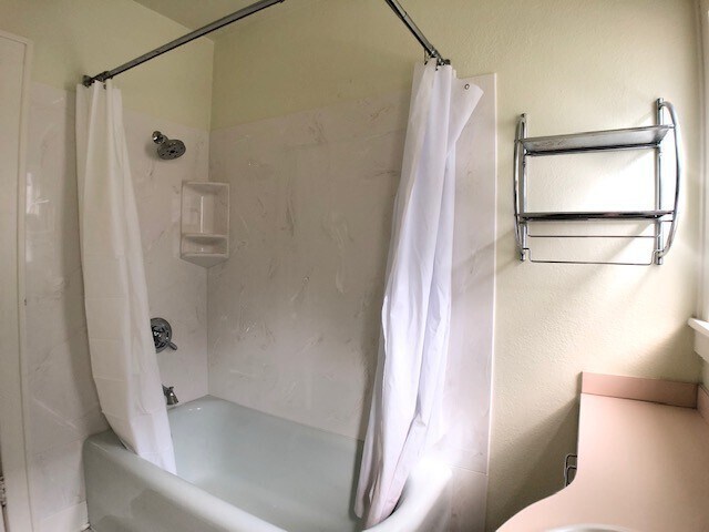 Building Photo - Hollywood District Home - 3 Bdrm 2 bths, 2290 sq. ft.