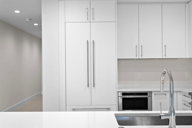 Building Photo - 275 1st Ave S