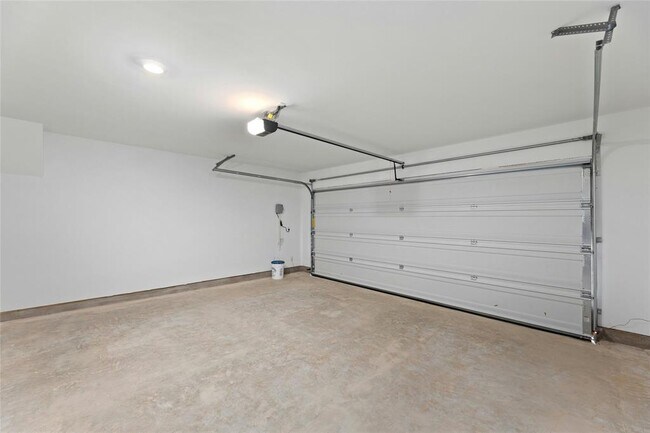 Building Photo - 443 Sebring Cir