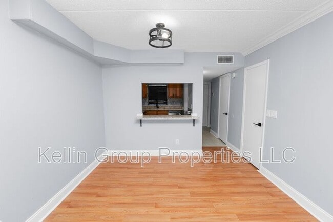 Building Photo - 2862 Somerset Park Dr