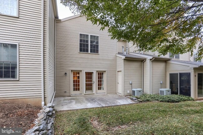 Building Photo - 712 Creekside Dr