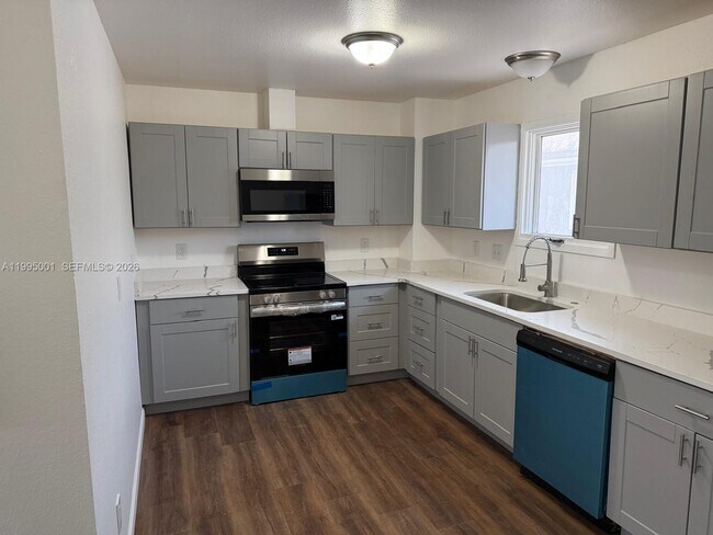 Building Photo - 423 N Lane St