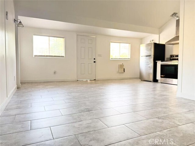 Building Photo - 3233 E Cameron Ave