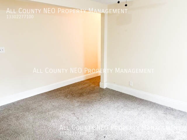 Building Photo - 1854 W 45th St