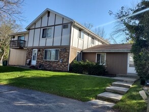 Building Photo - New Listing!