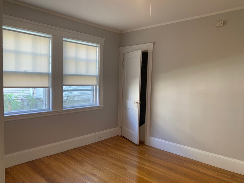 Building Photo - 136 Arlington St