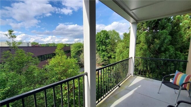 Building Photo - 1307 Stratford Commons