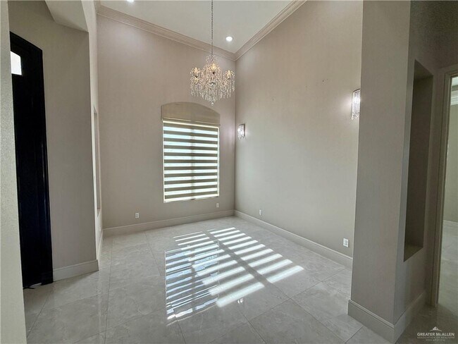 Building Photo - 17 West Dr