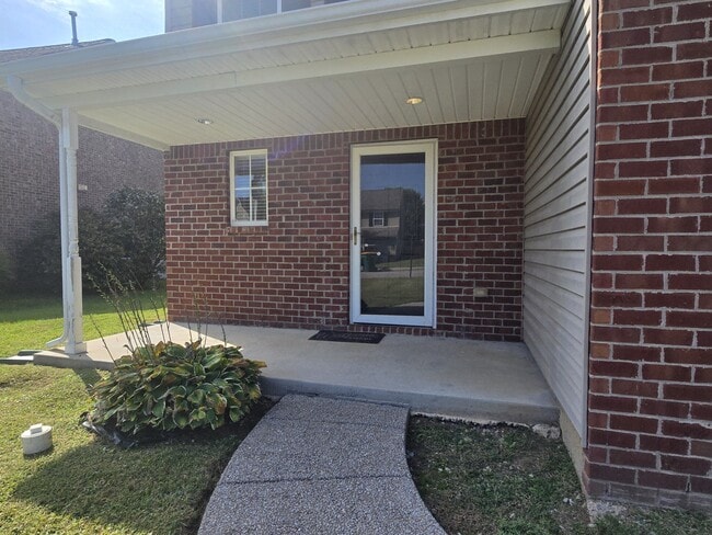 Building Photo - 1015 Daniel Ln