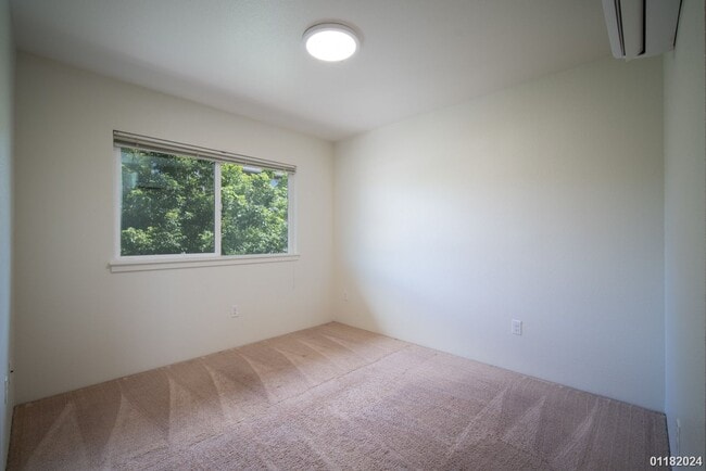 Building Photo - 3bd/2.5ba condo with 2 assigned parking sp...