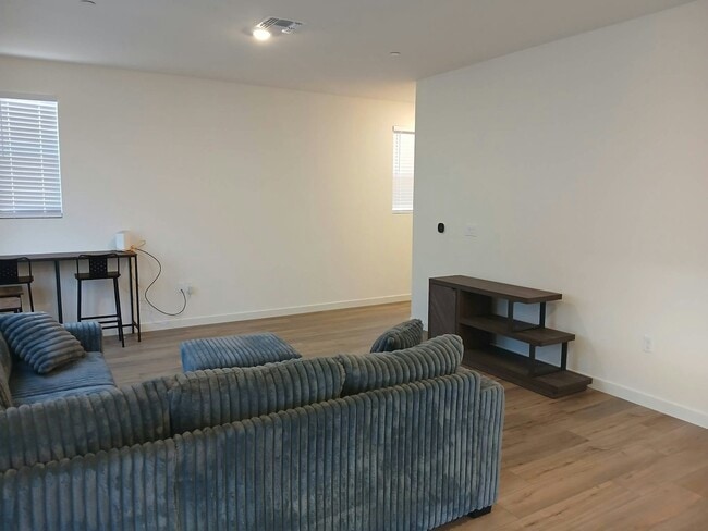 Building Photo - 7811 Silver Pond Wy