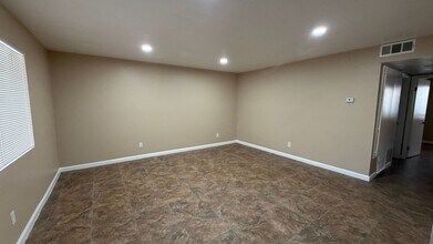 Building Photo - Two Bedroom One Bathroom Apartment in San Bernardino!