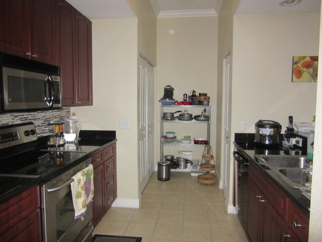Building Photo - Lovely 3 BR / 2 BA Condo Located In Desira...