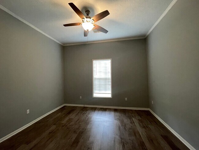 Building Photo - 601 S Cherry St