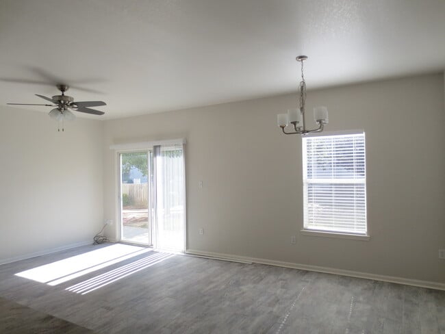Building Photo - Beautifully Updated 3Bed/2.5Bath Townhouse in the Heart of Destin