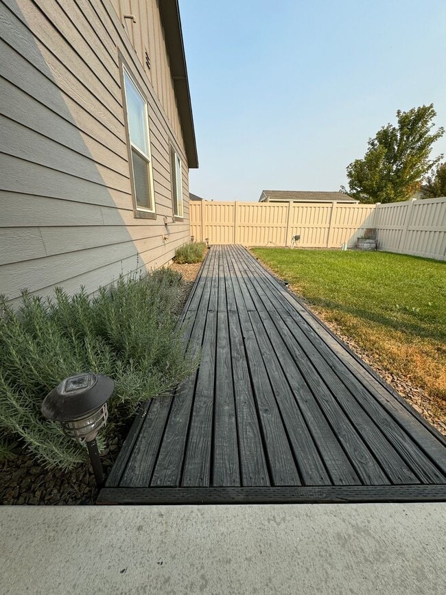 Building Photo - Charming 3-bedroom, 2-bathroom home locate...