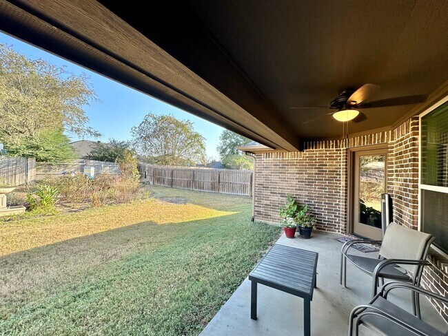 Building Photo - Stunning 3 Bed 2 Bath in Flint!