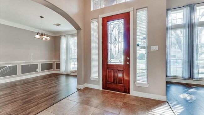 Building Photo - 15603 Twisting Springs Dr