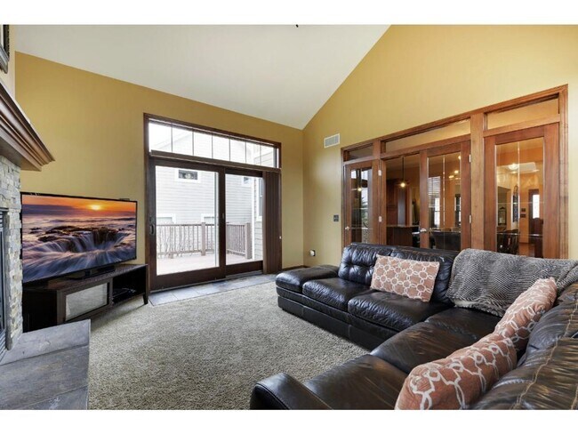 Building Photo - Woodbury, Stylish & Spacious Home Near Sho...