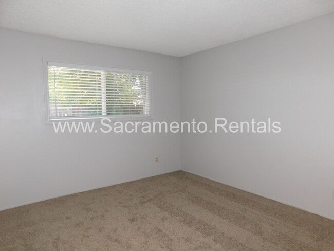 Building Photo - Updated 2bd/1ba Foothill Farms Duplex with 1 Car Garage