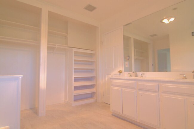 Building Photo - 22503 Charlestown Dr