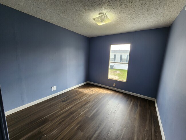 Building Photo - 700 W Ridgeway Ave