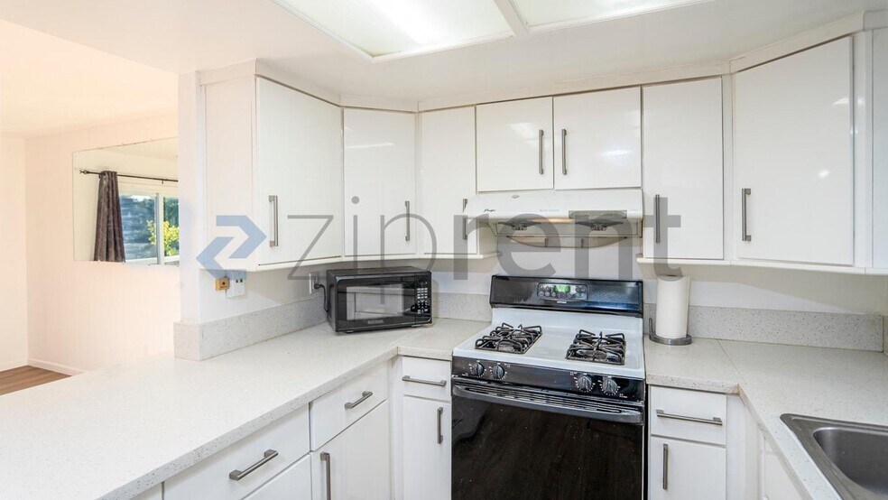 Building Photo - Unit