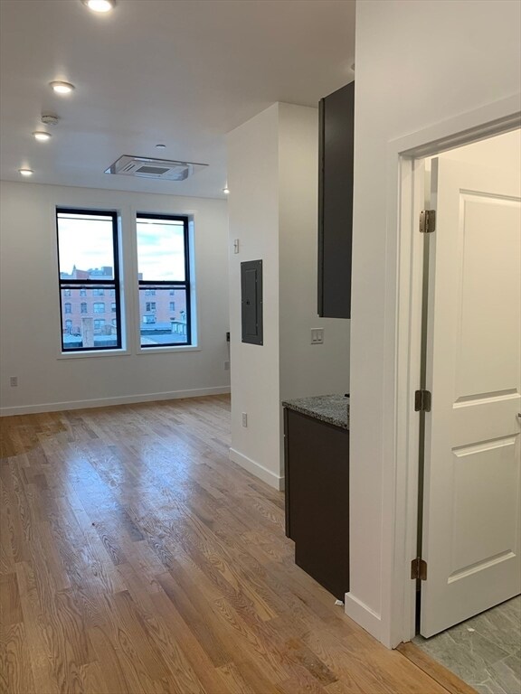 Building Photo - 64 Market St