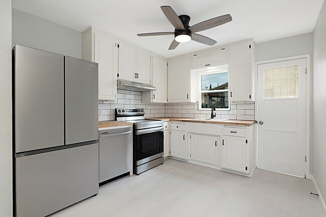 Building Photo - Large Corner Lot with a newly remodeled 2 bedroom 2 bathroom house!