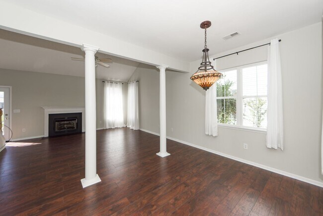 Building Photo - 3 Bedroom 3 Bath Single Family Home in Bridges of Summerville - Summerville