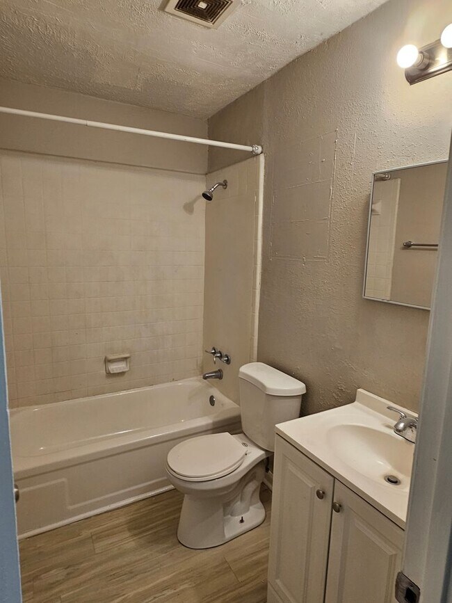 Building Photo - Lawrence Rd 227-229 (Duplex)