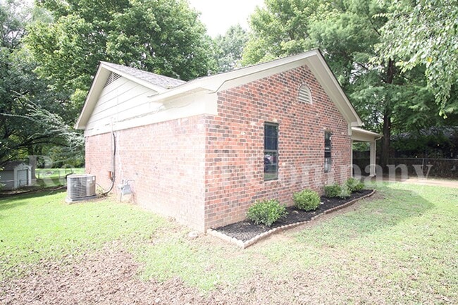 Building Photo - 5356 Lakeview Cove