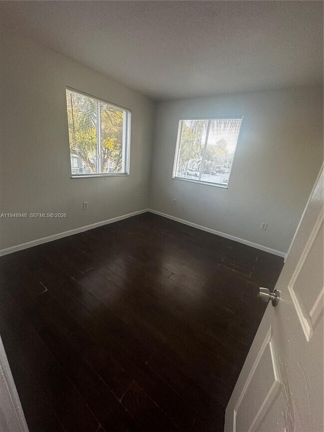 Building Photo - 2440 SE 14th Ave