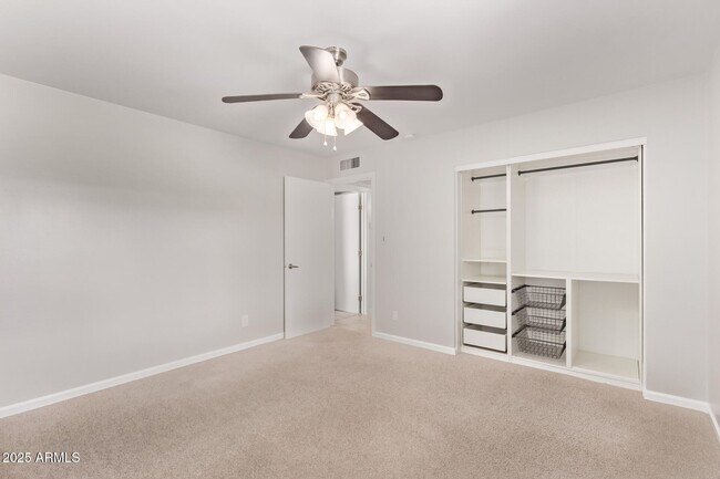 Building Photo - 3710 E Altadena Ave