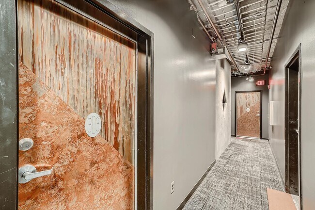 Building Photo - Discover Comfort & Style in the Heart of Portland