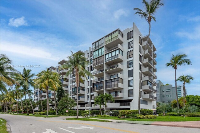 Building Photo - 575 Crandon Blvd