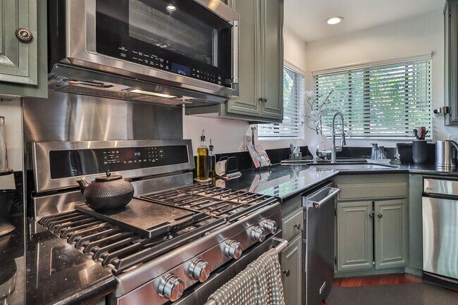 Building Photo - 1243 Clippers Cir