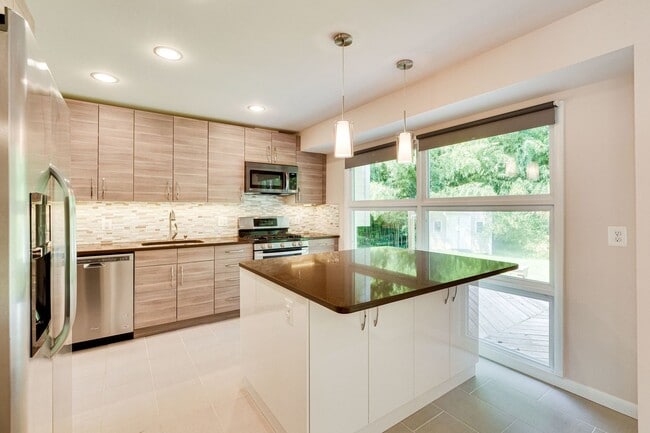 Building Photo - 4228 San Carlos Dr