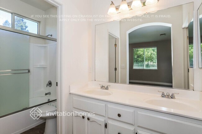 Building Photo - 9396 Lakepoint Dr