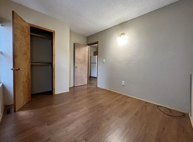 Building Photo - 202 14th Ave SW