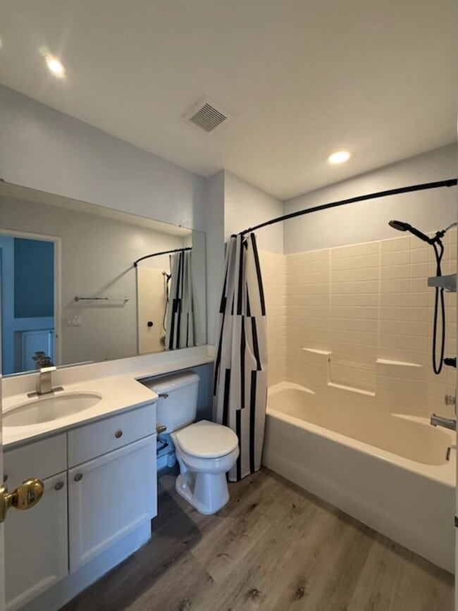 Building Photo - Nicely Renovated Home in Gated Community -...
