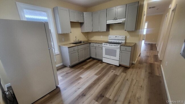 Building Photo - 19 Hoffman Ave