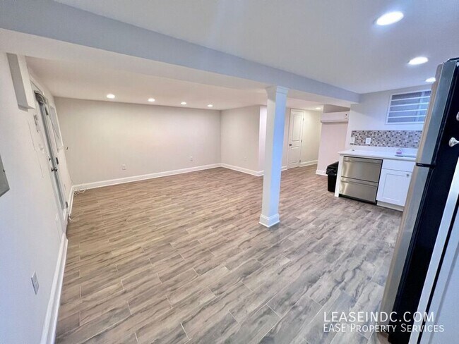 Building Photo - 1211 Park Rd NW