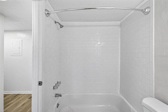 Building Photo - 6308 Newtown Cir