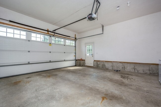Building Photo - 22 Cortland Dr