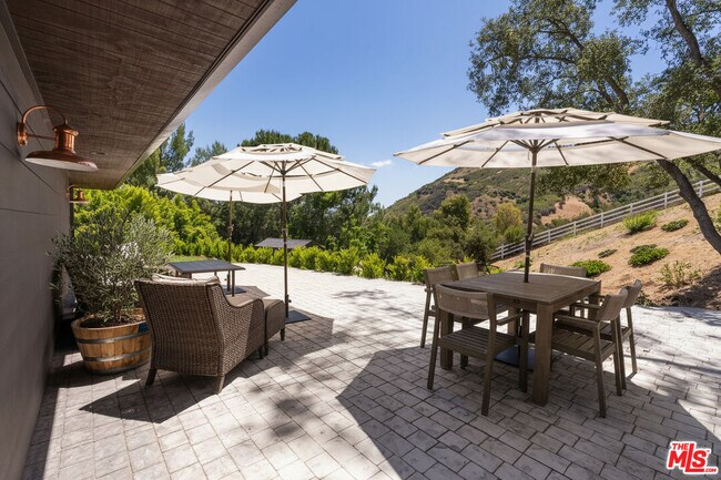 Building Photo - 6 Buckskin Ct